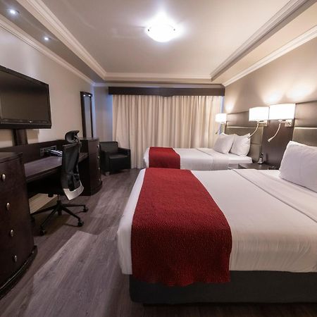 Hotel & Suites Le Dauphin Drummondville Esterno foto