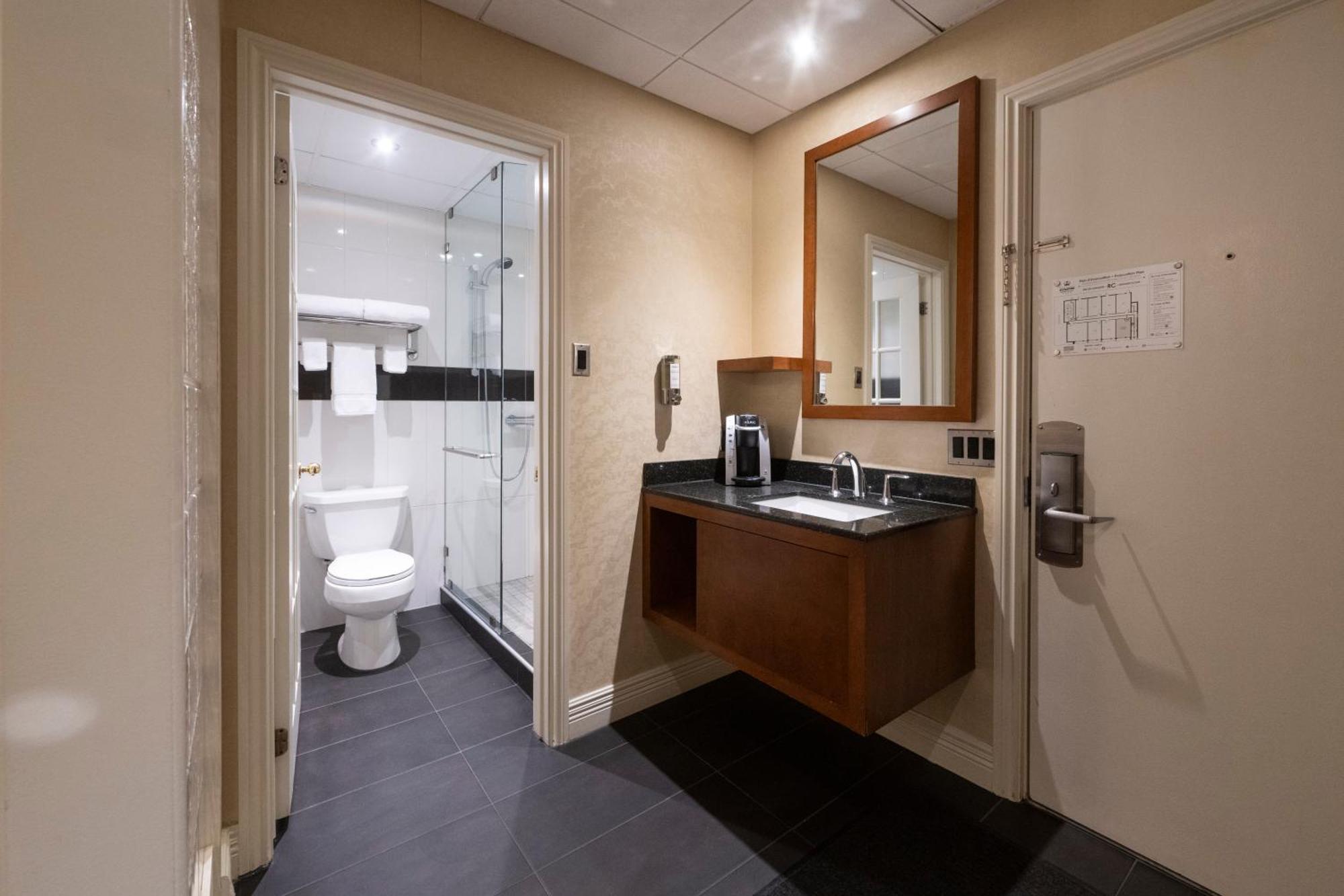 Hotel & Suites Le Dauphin Drummondville Esterno foto