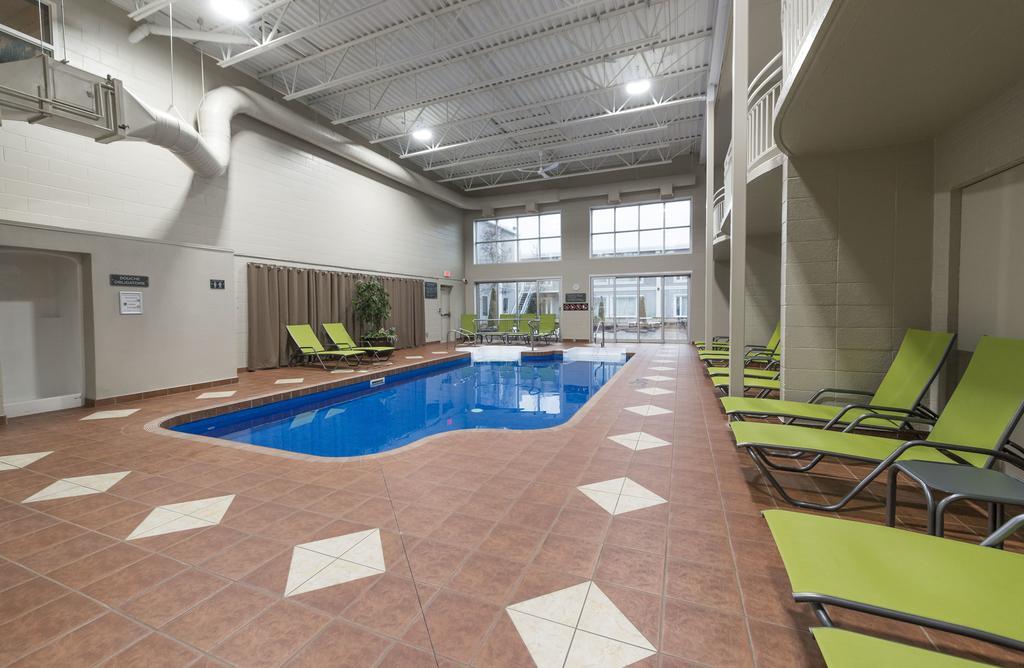 Hotel & Suites Le Dauphin Drummondville Esterno foto