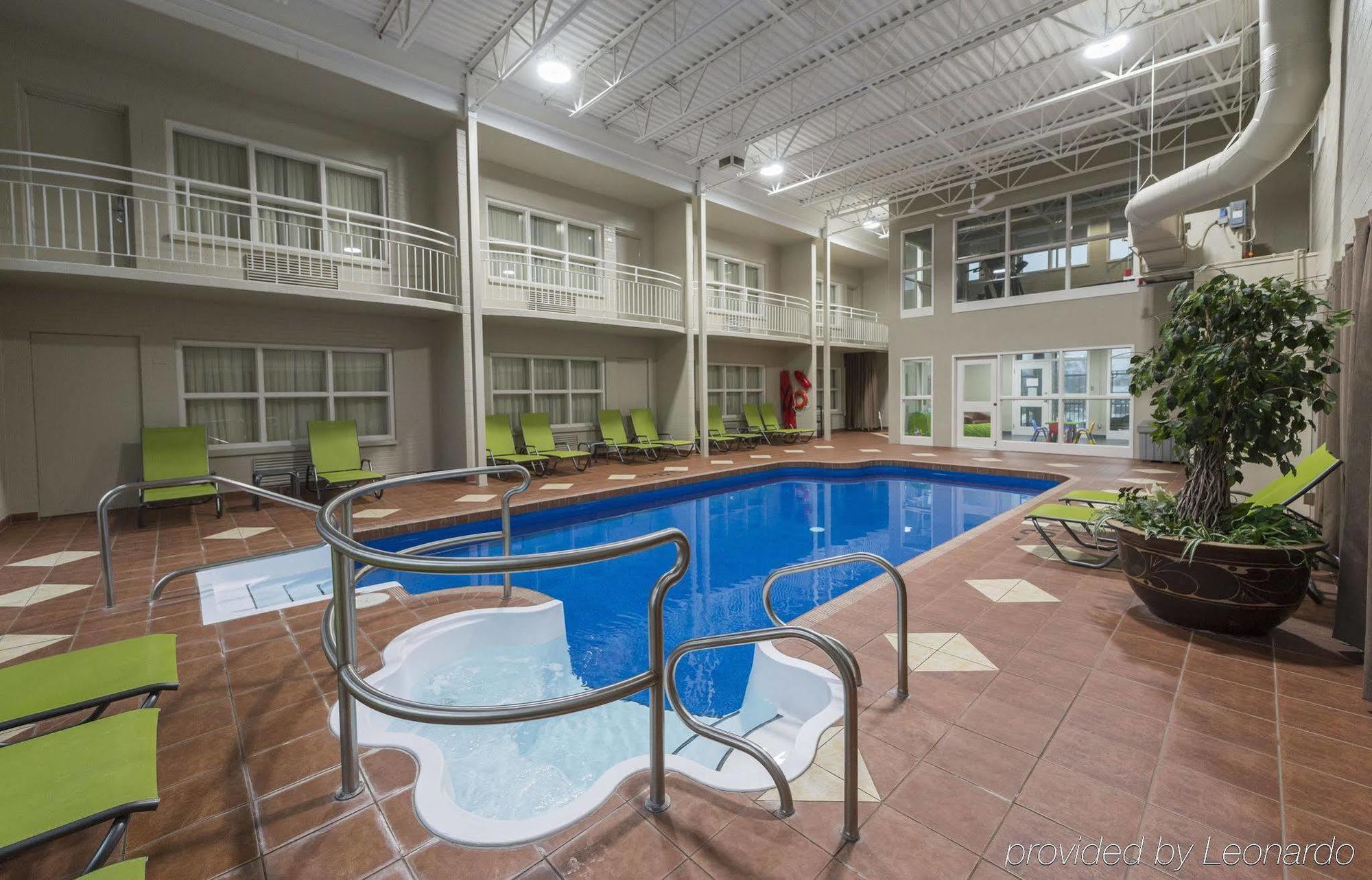 Hotel & Suites Le Dauphin Drummondville Esterno foto