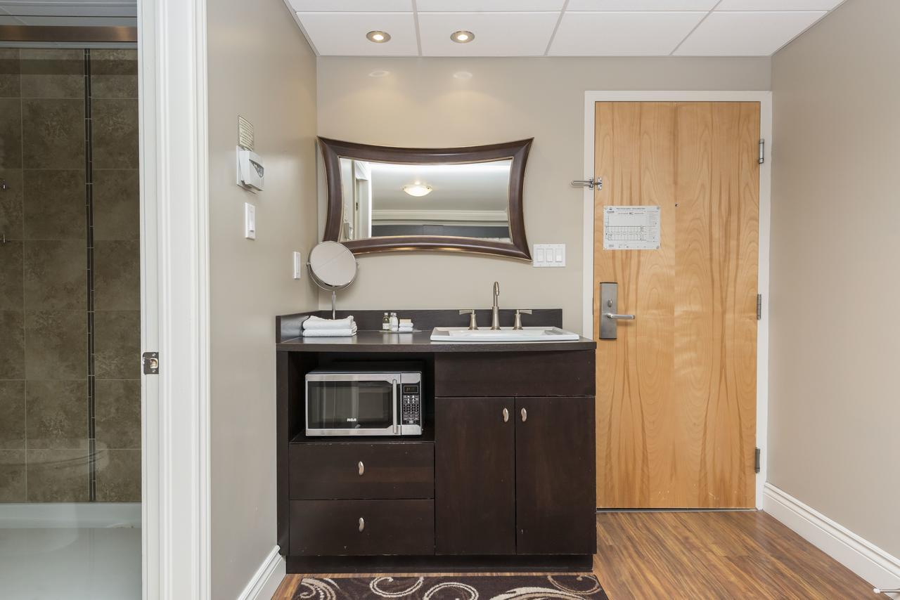 Hotel & Suites Le Dauphin Drummondville Esterno foto